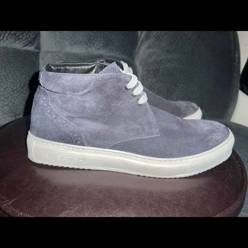 BUGATCHI Italian made suede shoes size 8